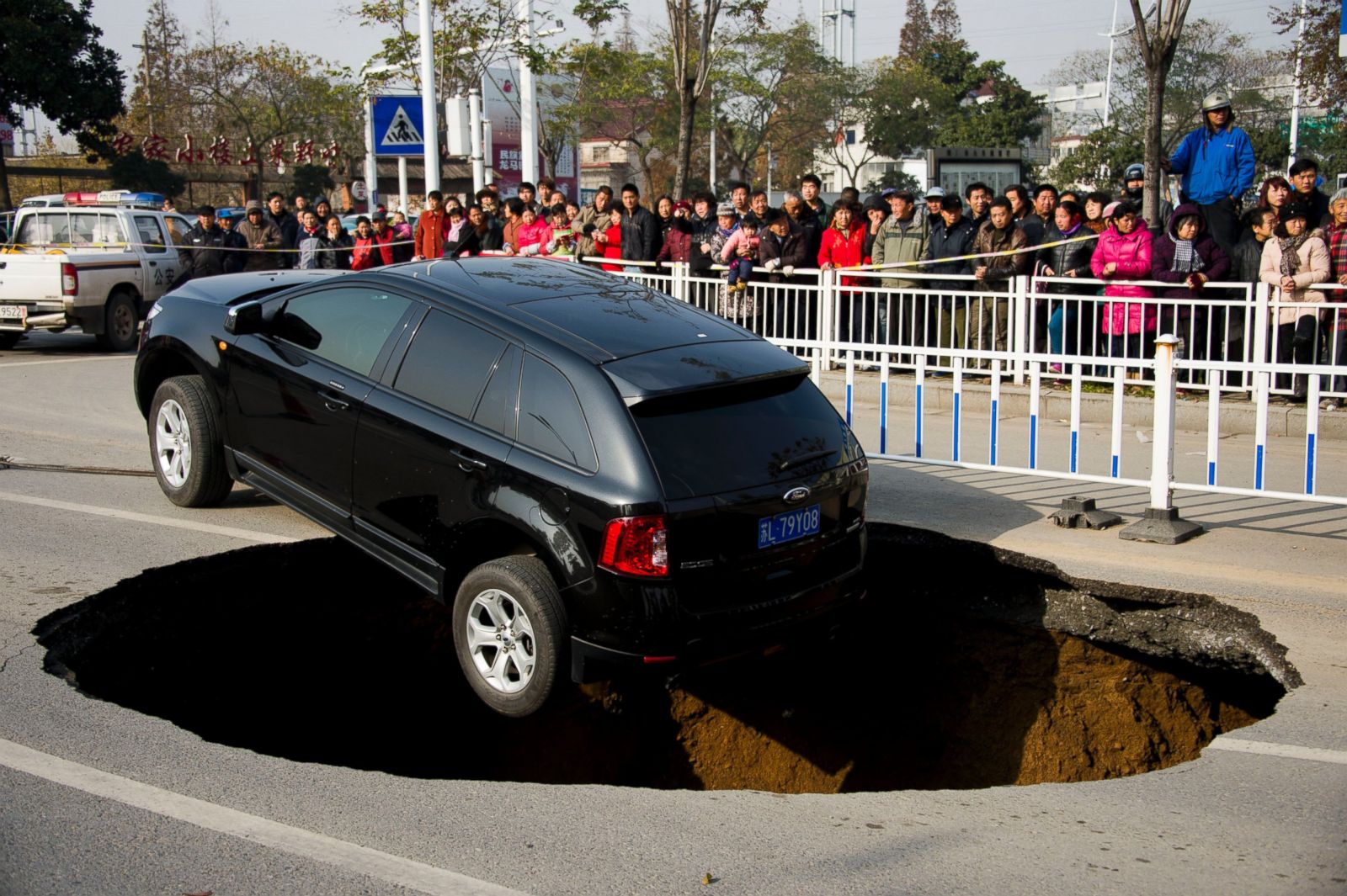 Massive New Zealand Sinkhole Picture Incredible Sinkholes Around The